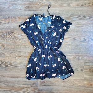 H&M floral black jumpsuit 🌸 US2